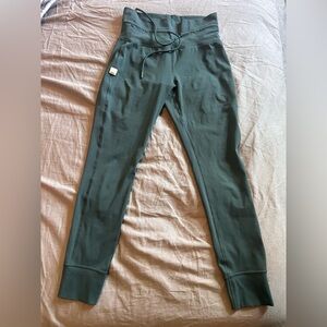 Women’s Vuori leggings size SM